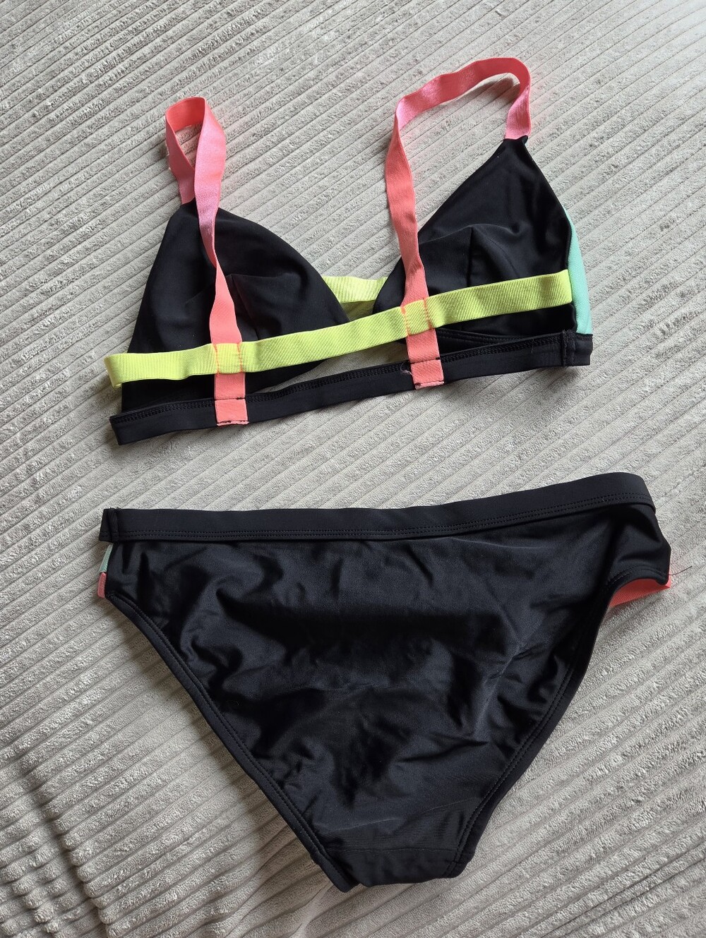 Block Color Bikini - Picture 4 of 5